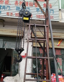 環(huán)鏈電動(dòng)葫蘆吊運(yùn)彩鋼卷現(xiàn)場操作案例