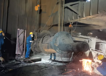 小型環(huán)鏈電動葫蘆高效完成高爐泥炮機更換任務