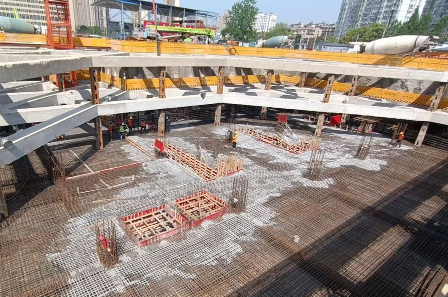 電動環(huán)鏈葫蘆為漢口站北廣場施工提供物料吊運服務